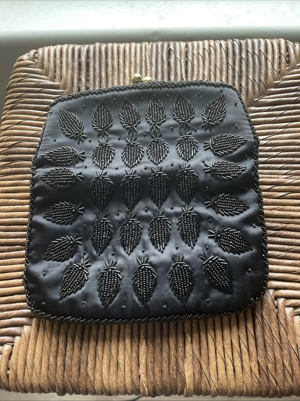 Vintage Black Hand Beaded Hong Kong Purse Clutch Ball Kiss Clasp